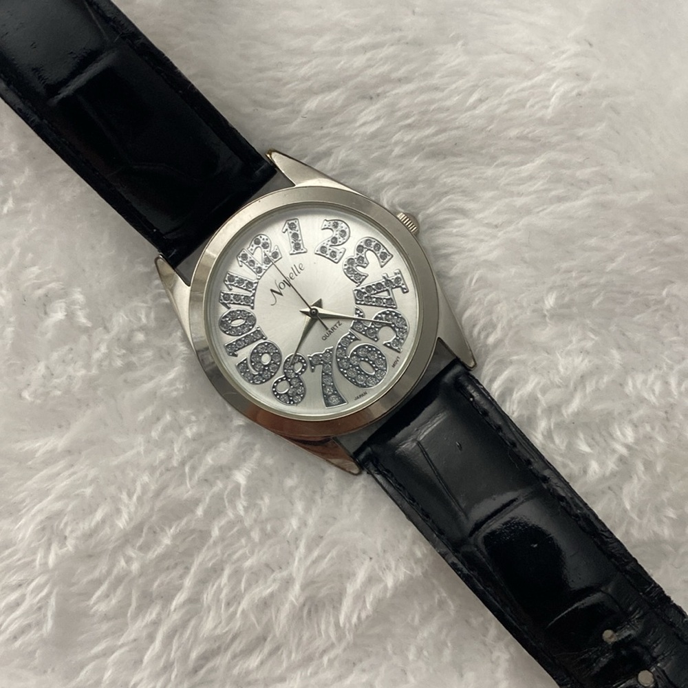 Novelle Quartz black and silver watch